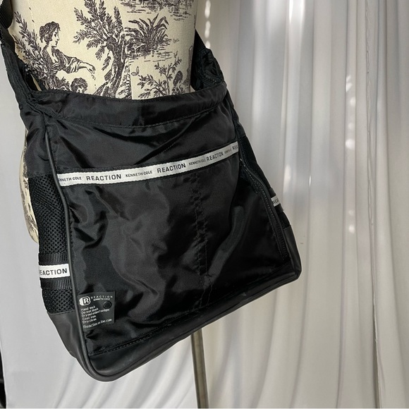 Kenneth Cole Reaction Messenger Bag - Picture 11 of 12